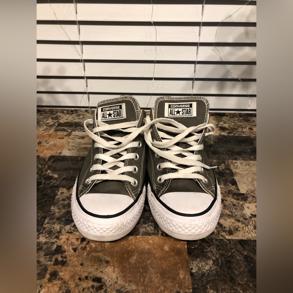 Converse gray women’s size 8 men’s size 6